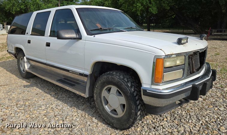 image for item EO0933 1992 GMC Suburban SUV
