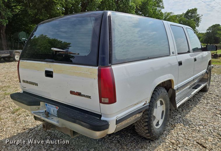 image for item EO0933 1992 GMC Suburban SUV