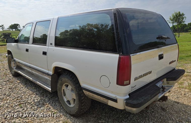 image for item EO0933 1992 GMC Suburban SUV