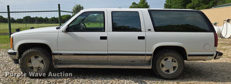image for item EO0933 1992 GMC Suburban SUV