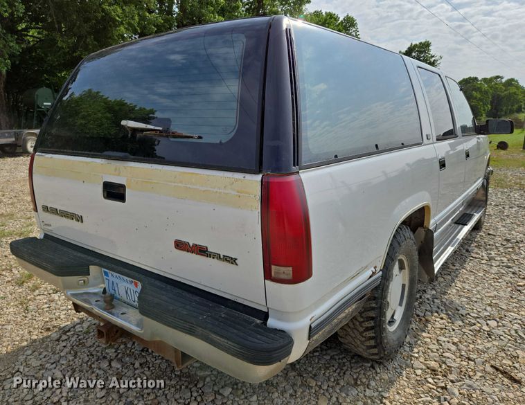 image for item EO0933 1992 GMC Suburban SUV