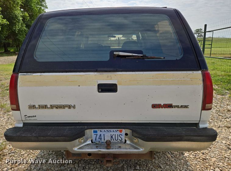 image for item EO0933 1992 GMC Suburban SUV