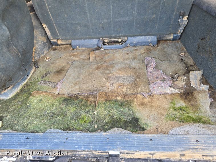 image for item EO0933 1992 GMC Suburban SUV