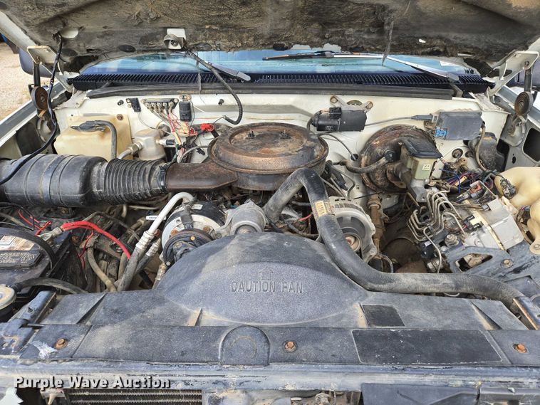 image for item EO0933 1992 GMC Suburban SUV