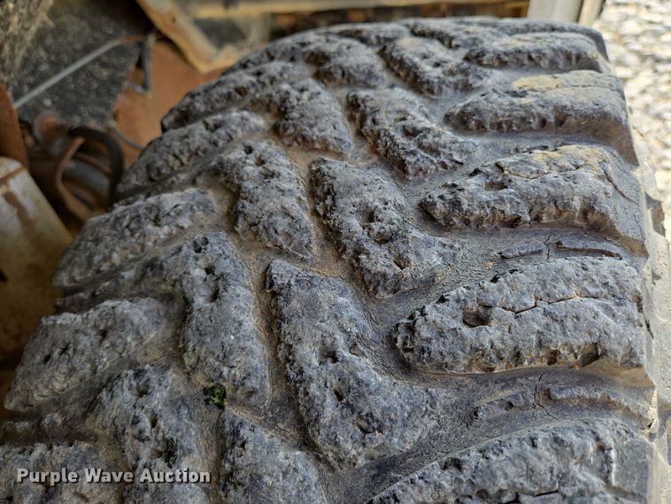 image for item EO0933 1992 GMC Suburban SUV