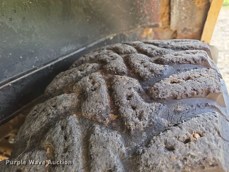 image for item EO0933 1992 GMC Suburban SUV