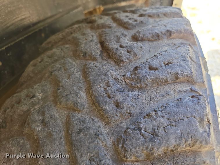 image for item EO0933 1992 GMC Suburban SUV