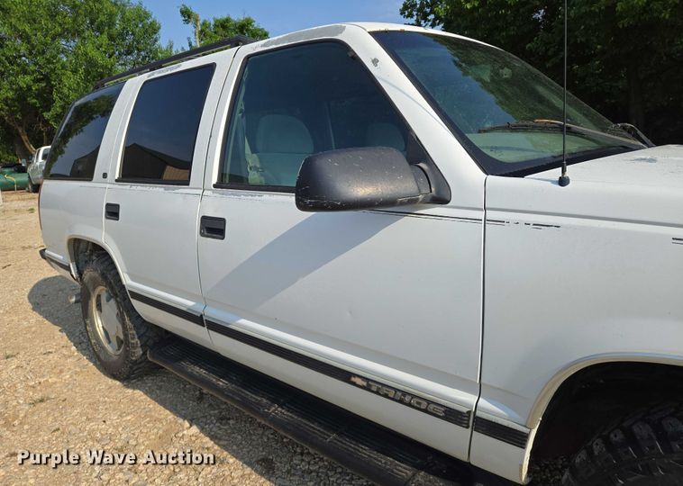 image for item EO0934 1999 Chevrolet Tahoe SUV