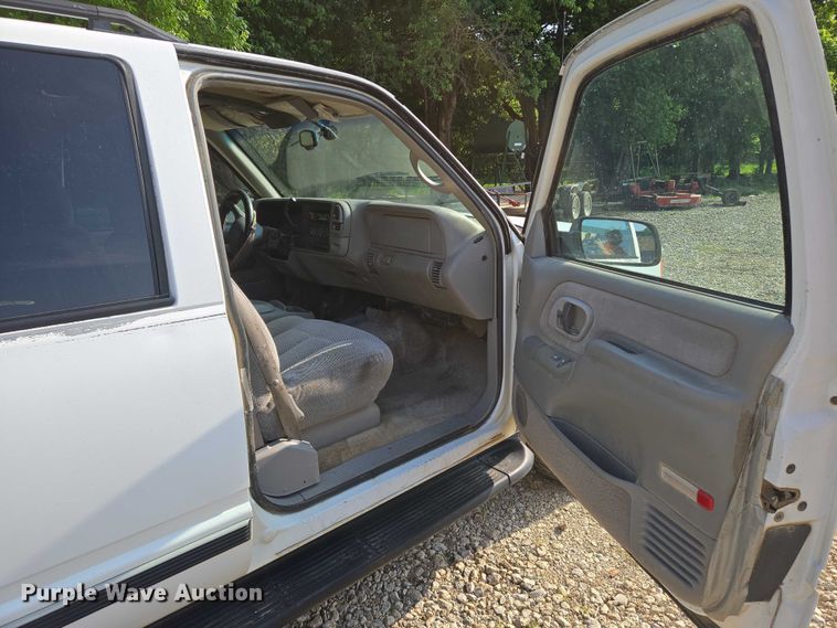 image for item EO0934 1999 Chevrolet Tahoe SUV