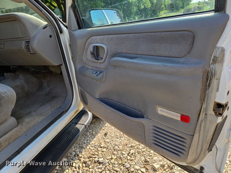 image for item EO0934 1999 Chevrolet Tahoe SUV