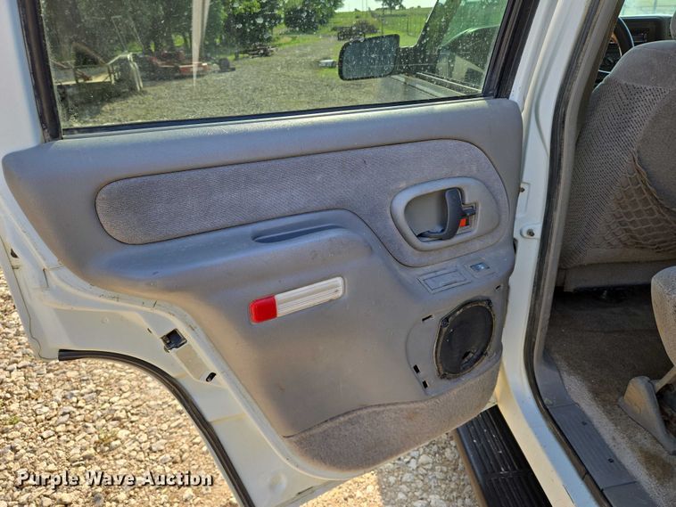 image for item EO0934 1999 Chevrolet Tahoe SUV