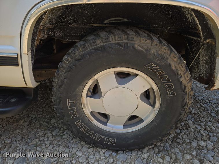 image for item EO0934 1999 Chevrolet Tahoe SUV