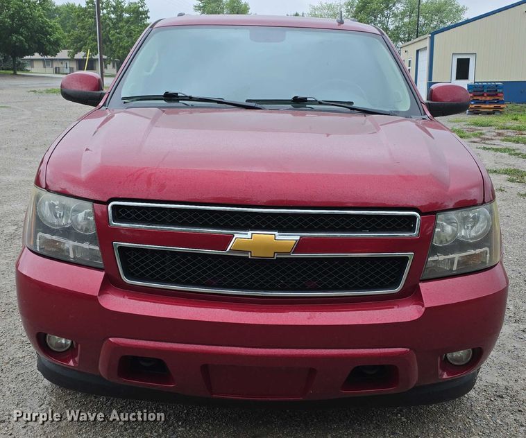 image for item EO1018 2011 Chevrolet Suburban 1500 SUV