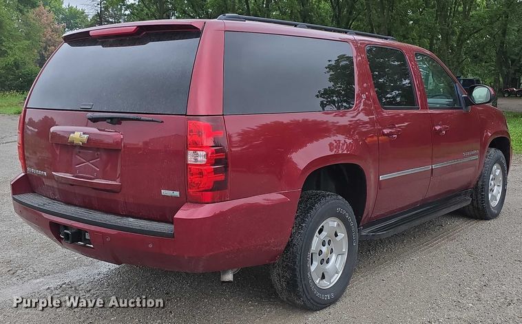 image for item EO1018 2011 Chevrolet Suburban 1500 SUV