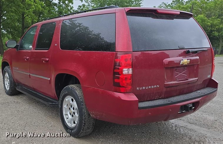 image for item EO1018 2011 Chevrolet Suburban 1500 SUV