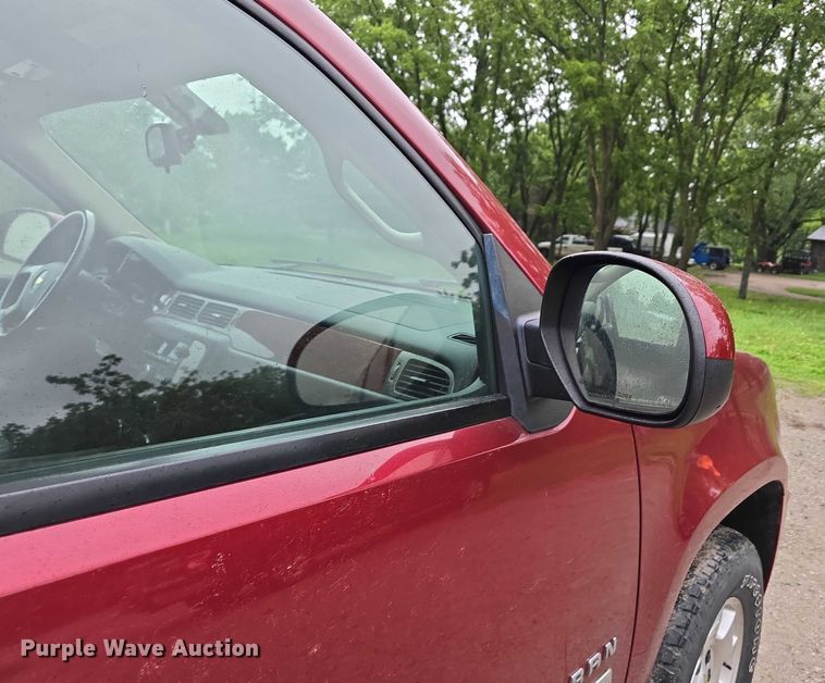 image for item EO1018 2011 Chevrolet Suburban 1500 SUV