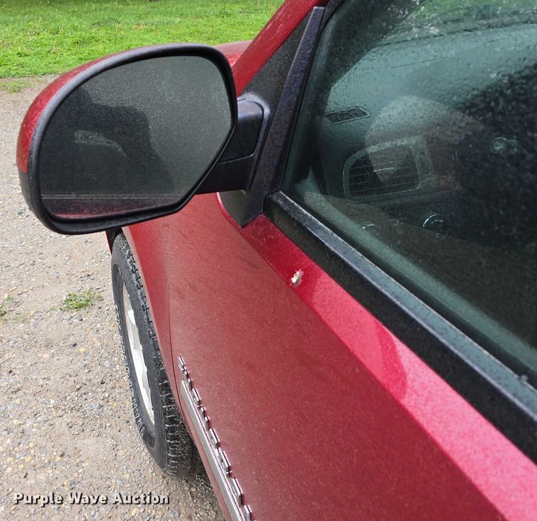 image for item EO1018 2011 Chevrolet Suburban 1500 SUV