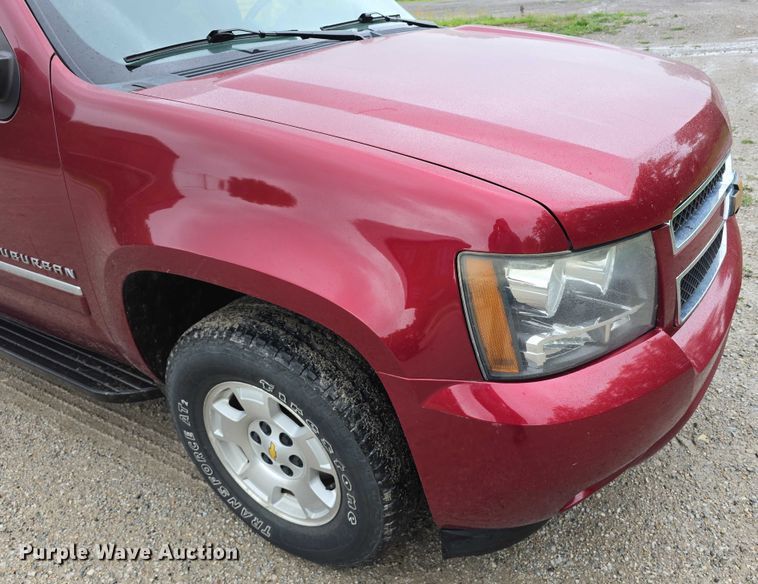 image for item EO1018 2011 Chevrolet Suburban 1500 SUV