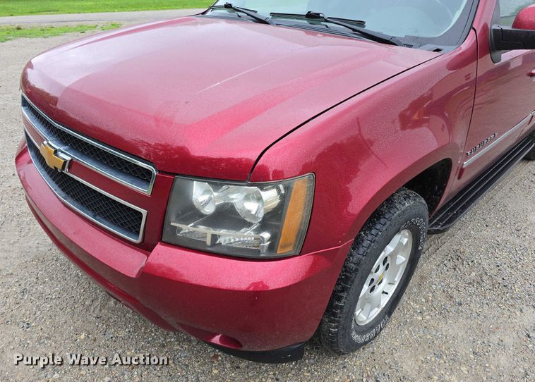 image for item EO1018 2011 Chevrolet Suburban 1500 SUV