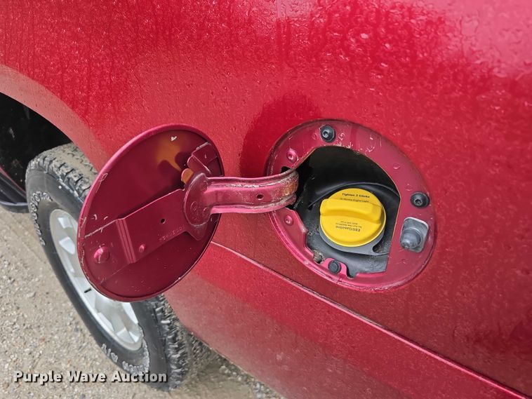 image for item EO1018 2011 Chevrolet Suburban 1500 SUV