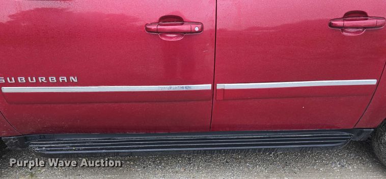 image for item EO1018 2011 Chevrolet Suburban 1500 SUV