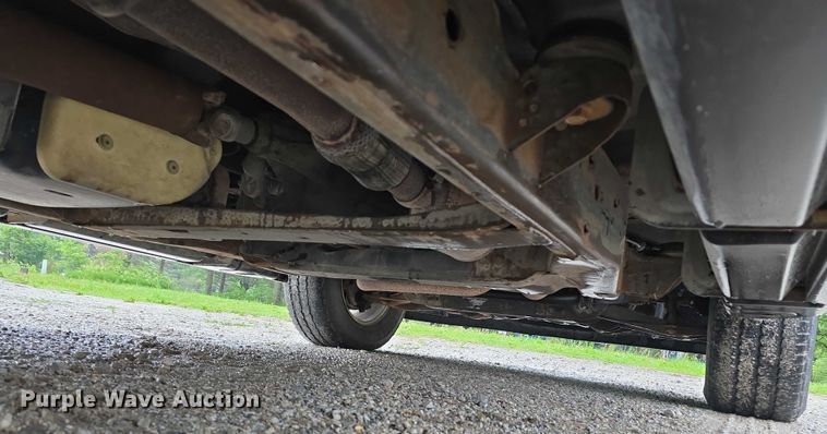 image for item EO1018 2011 Chevrolet Suburban 1500 SUV