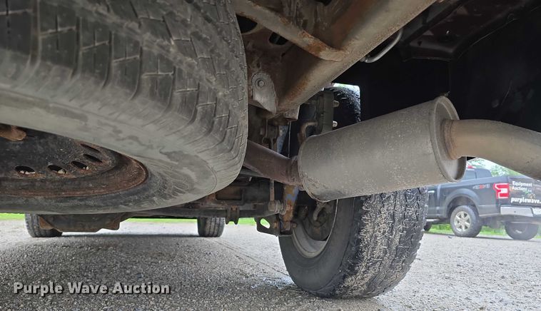 image for item EO1018 2011 Chevrolet Suburban 1500 SUV