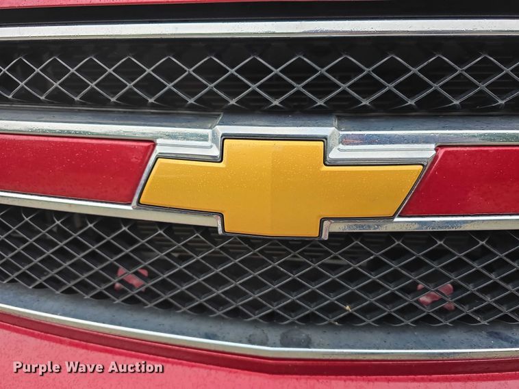 image for item EO1018 2011 Chevrolet Suburban 1500 SUV