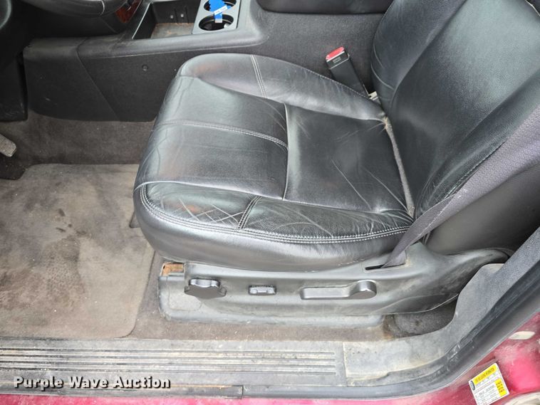 image for item EO1018 2011 Chevrolet Suburban 1500 SUV