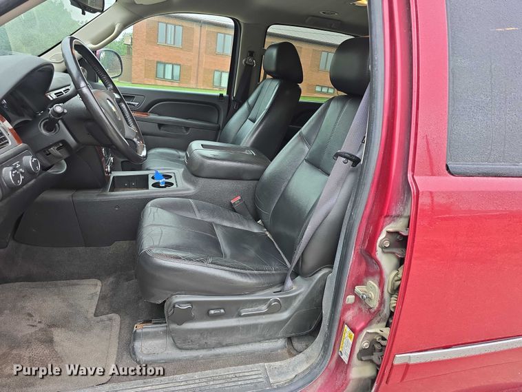 image for item EO1018 2011 Chevrolet Suburban 1500 SUV