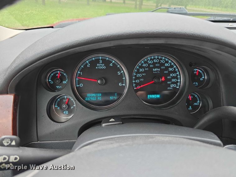 image for item EO1018 2011 Chevrolet Suburban 1500 SUV