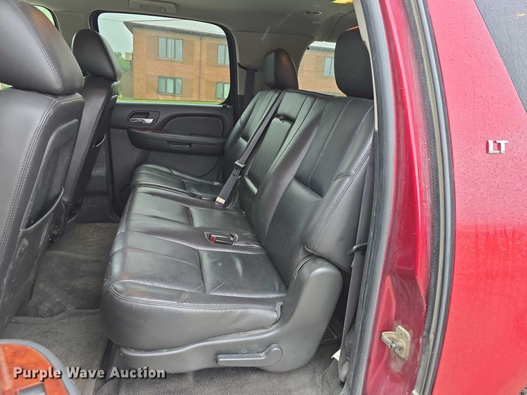 image for item EO1018 2011 Chevrolet Suburban 1500 SUV