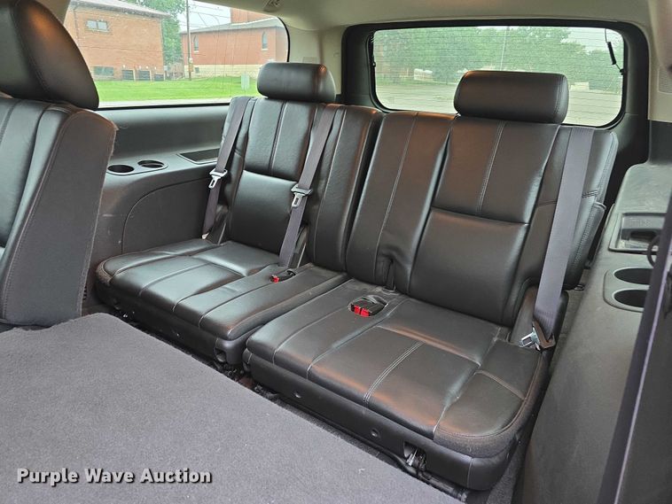 image for item EO1018 2011 Chevrolet Suburban 1500 SUV