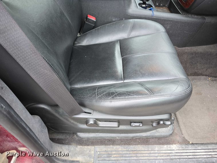 image for item EO1018 2011 Chevrolet Suburban 1500 SUV