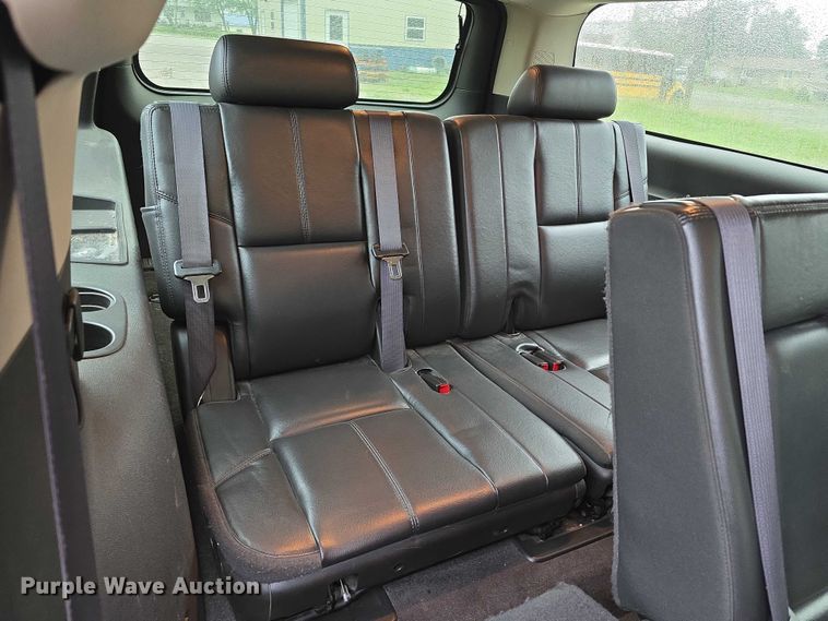 image for item EO1018 2011 Chevrolet Suburban 1500 SUV