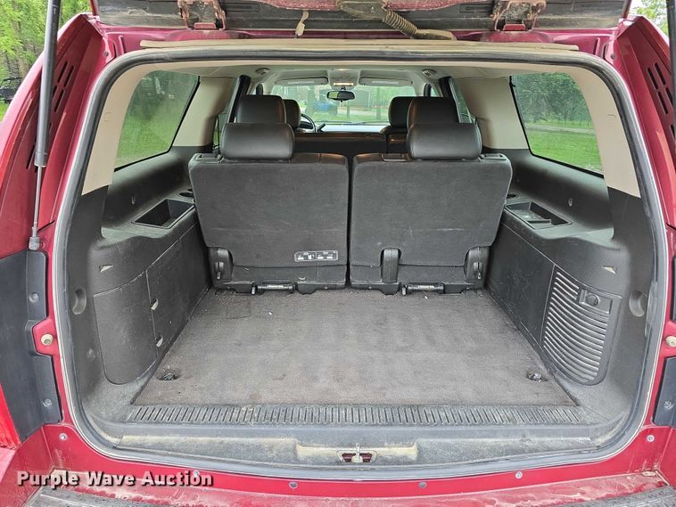 image for item EO1018 2011 Chevrolet Suburban 1500 SUV