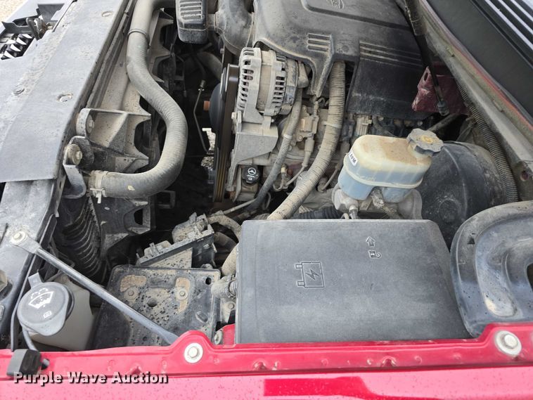 image for item EO1018 2011 Chevrolet Suburban 1500 SUV