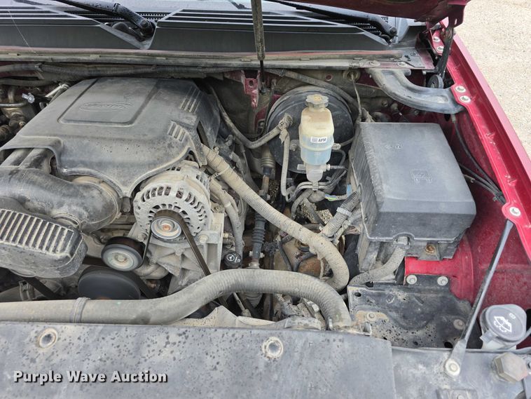 image for item EO1018 2011 Chevrolet Suburban 1500 SUV