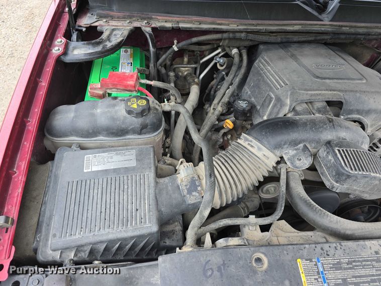 image for item EO1018 2011 Chevrolet Suburban 1500 SUV