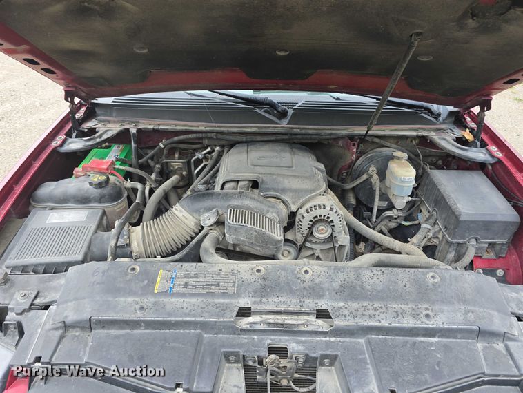 image for item EO1018 2011 Chevrolet Suburban 1500 SUV