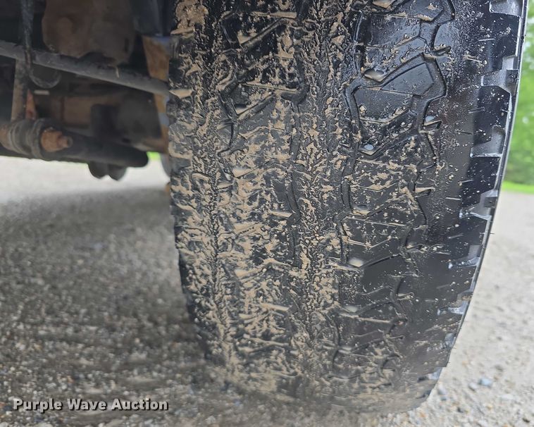 image for item EO1018 2011 Chevrolet Suburban 1500 SUV