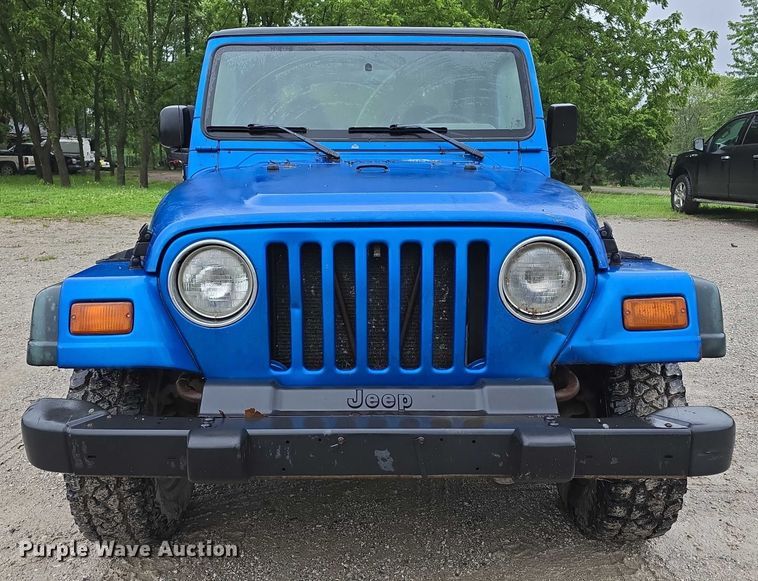 image for item EO1019 1999 Jeep Wrangler SUV