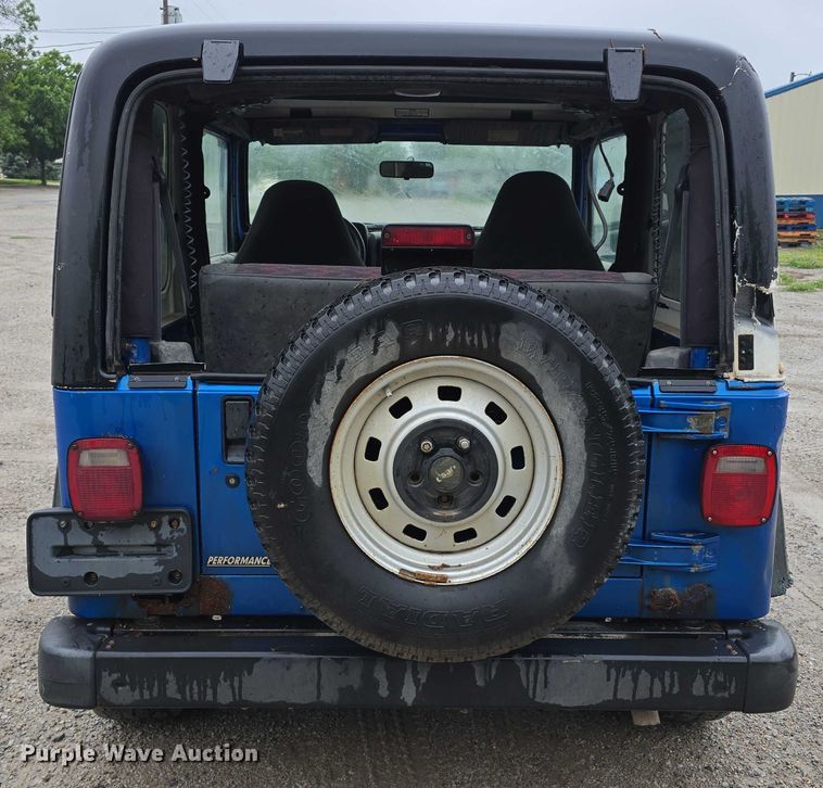 image for item EO1019 1999 Jeep Wrangler SUV