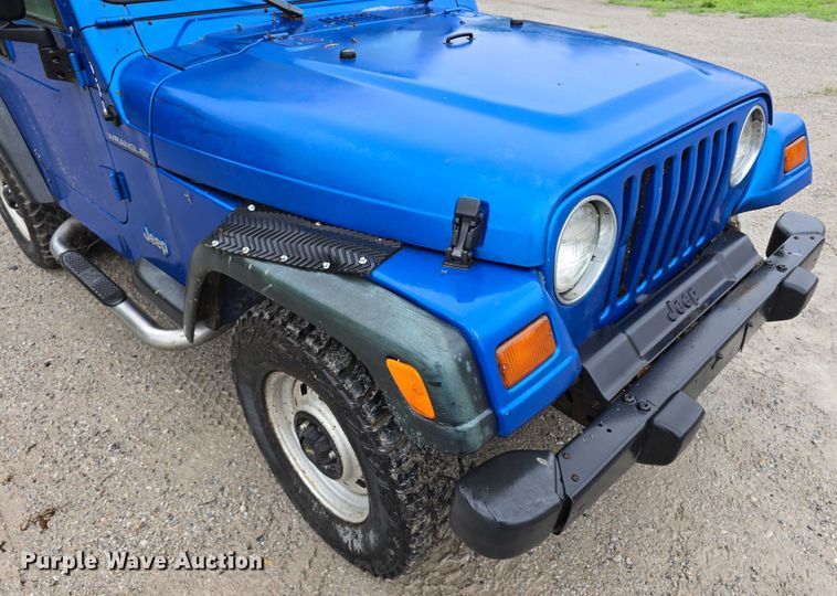 image for item EO1019 1999 Jeep Wrangler SUV