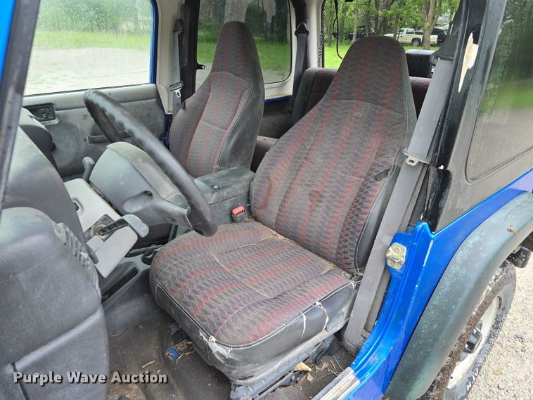 image for item EO1019 1999 Jeep Wrangler SUV