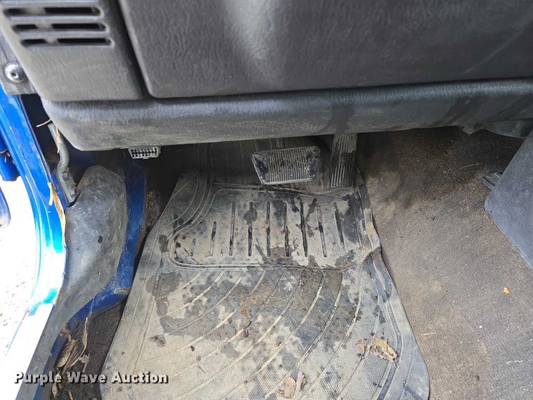 image for item EO1019 1999 Jeep Wrangler SUV