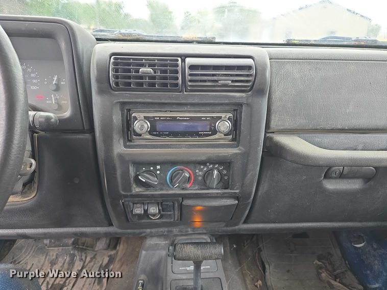 image for item EO1019 1999 Jeep Wrangler SUV