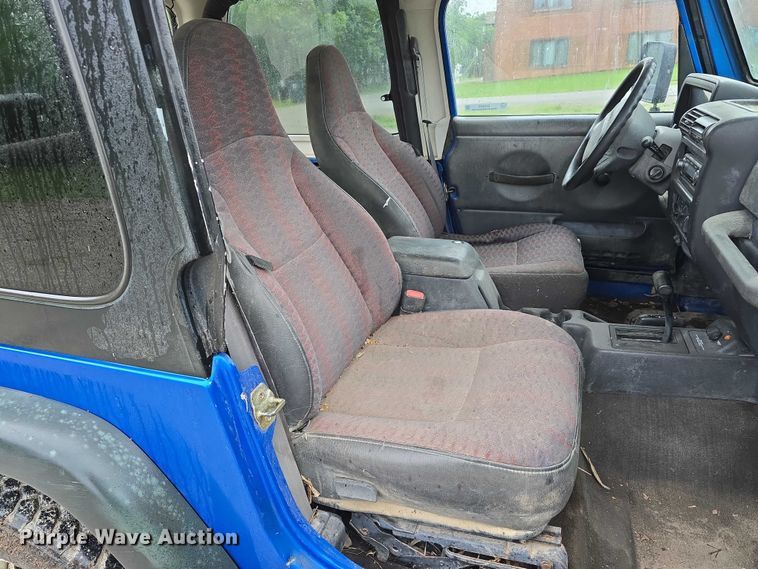 image for item EO1019 1999 Jeep Wrangler SUV