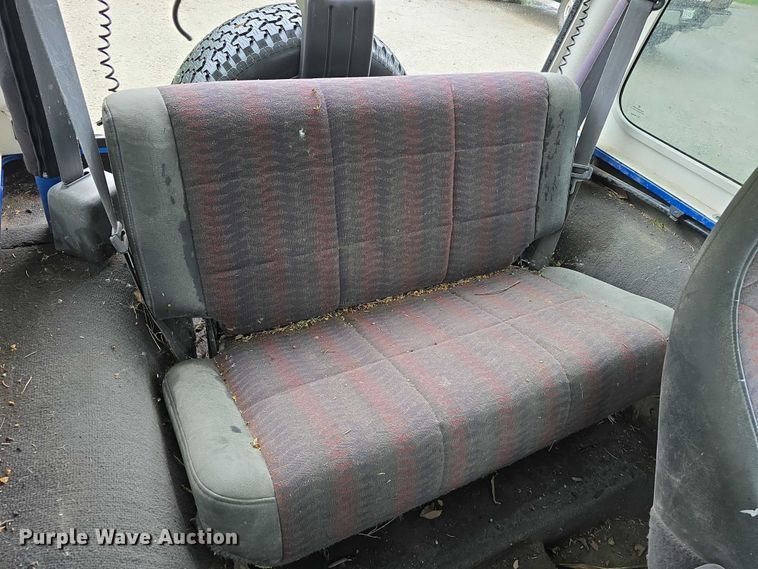 image for item EO1019 1999 Jeep Wrangler SUV