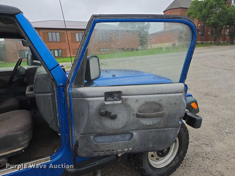 image for item EO1019 1999 Jeep Wrangler SUV